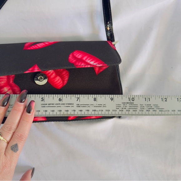 For Nine Lips NWOT Purse Baguette Bag Black Pink Red Kiss Rockabillly Pinup - Picture 9 of 11